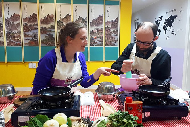 Local Home Korean Cooking Class & Market Adventure in Seoul - Sitting down to a Hanjeongsik-style meal