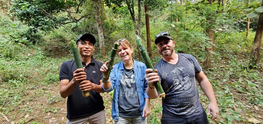 Luang Prabang: Bamboo Forest Cooking-class & Farm Visit - Picking lunch at the vegetable farm