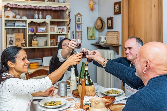 Lucca Walking Tour & Traditional Cooking Class with Wine - How this compares with a standard Lucca walking tour