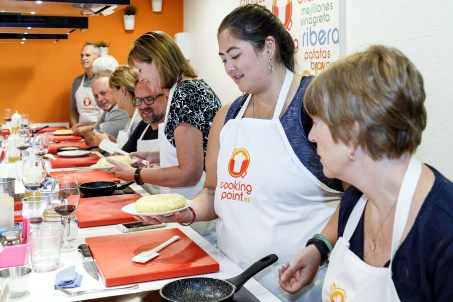 Madrid: Half-Day Spanish Cooking Class - Two Spanish menus, two different Madrid experiences