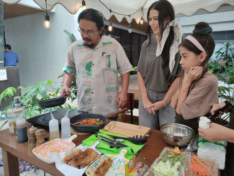 Makati: Hands on Manila Cooking Class - Filipino food lessons in a Makati courtyard