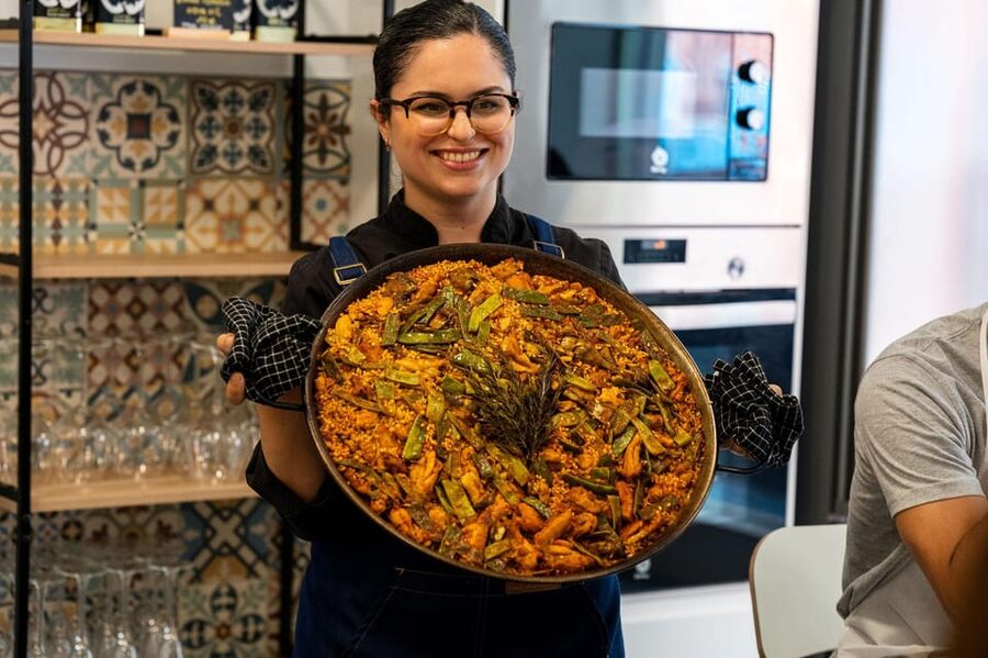 Málaga: Spanish Cooking Workshop with Paella and Sangria - Laura, Diego, and the cooking style