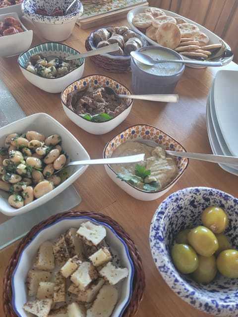 Malta: Traditional Maltese Rabbit Cooking Class - Meeting Kris and settling into the family kitchen