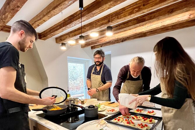 Market Tour and Cooking Class with a Local Venetian Chef - A courtyard meal with Prosecco
