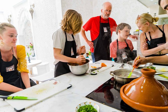 Marrakech cooking class - Tea first, then work at the kitchen table