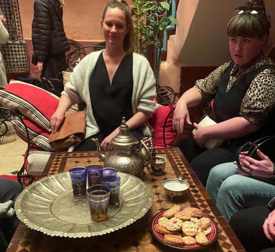 Marrakech: Moroccan Cooking Class for vegetarians and vegan - Chopping, tagine, salads, and dessert