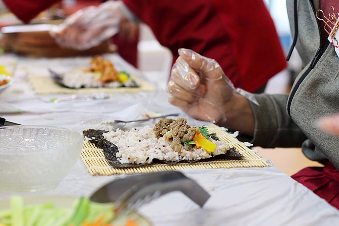 Master Korean traditional cooking with a Kimchi chef - The teaching style and language factor