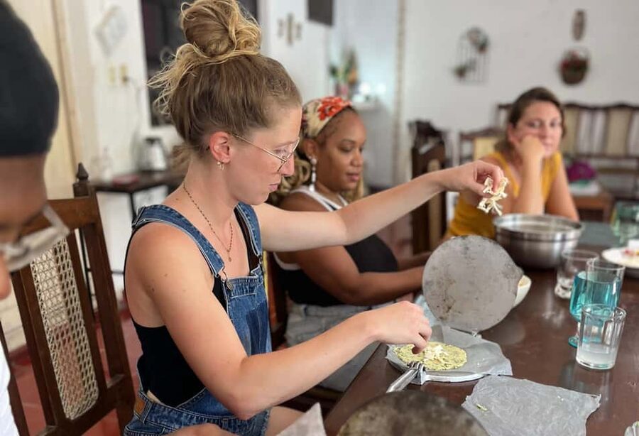 Mérida Cooking Class, taste of Yucatan - Cooking inside a Mérida home
