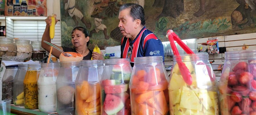 Mexico City: Vegan & Veggie Market Tour with Cooking Lesson - Learning the Mexico City metro