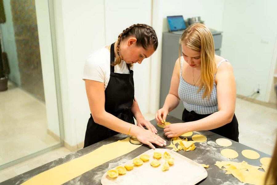 Milan: Pasta, Gnocchi and Tiramisù Cooking Class with Wine - Key points at a glance