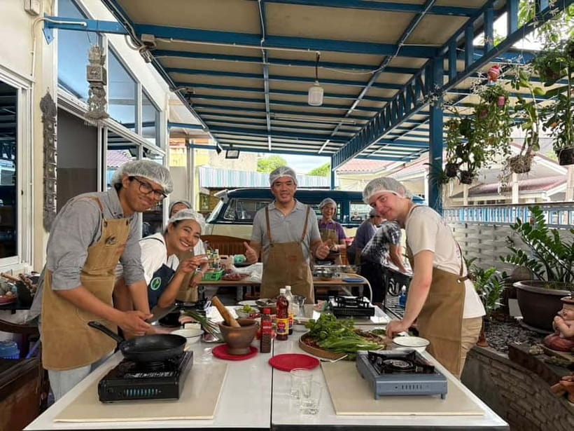 Mini Group: Authentic Thai Cooking & Wellness Experience - The seven-day menu rotation