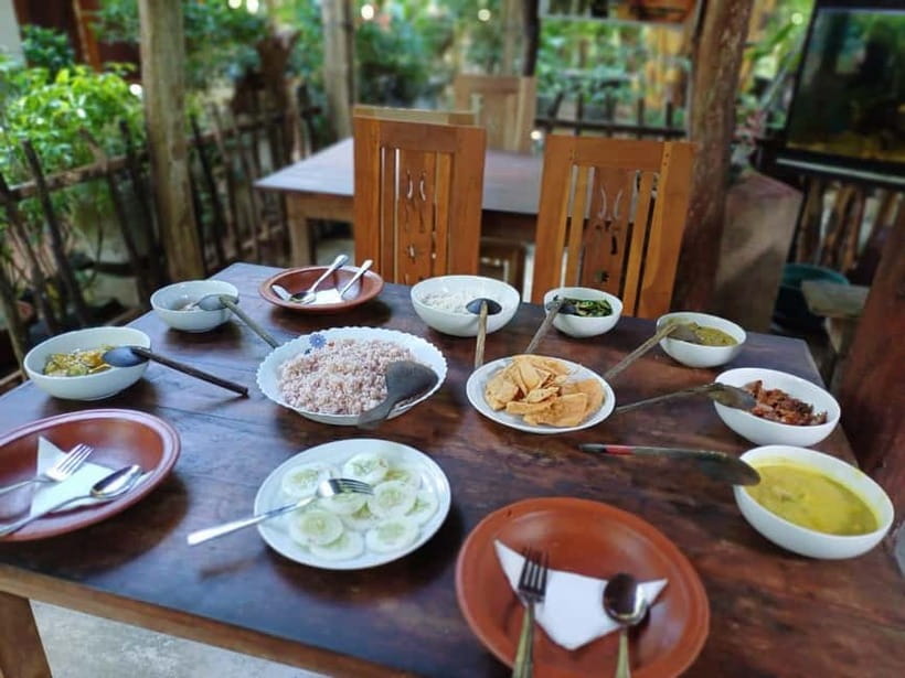 Mirissa: Cooking Class with Beer and Meal - Working with spices instead of just tasting them