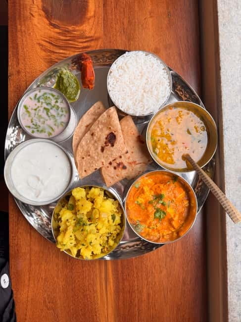 Mumbai: Indian Cooking Class & Cultural Delights - Meeting the home cook and settling into the kitchen