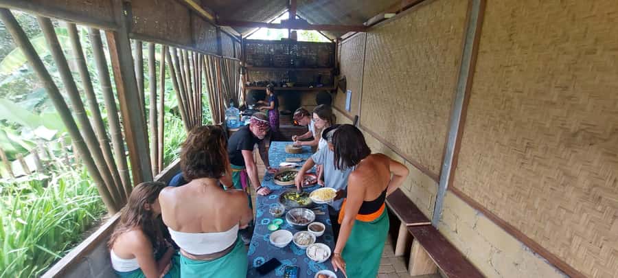 Munduk Balinese Cooking Class lunch/Dinner at a Local Home - Price, transport, and practical planning