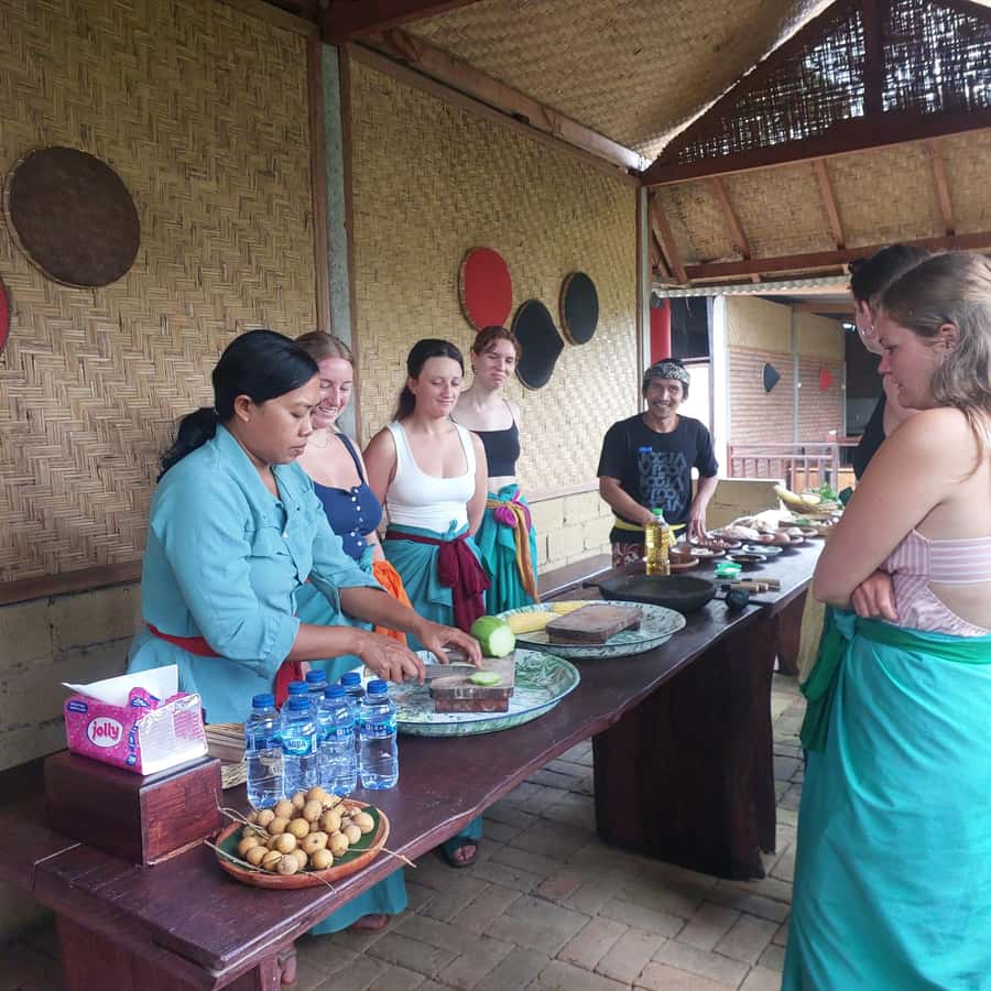 Munduk Balinese Cooking Class lunch/Dinner at a Local Home - What happens during the 2 to 3-hour class