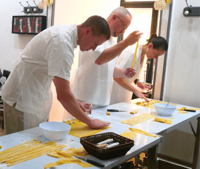 Naples: Hands-On Pasta Class Making Gnocchi & Tagliatelle - The opening appetizer and drink