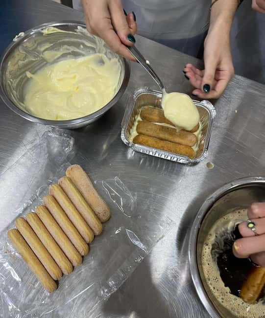 Naples: Neapolitan Pizza and Tiramisu Cooking Class - Should you book it?