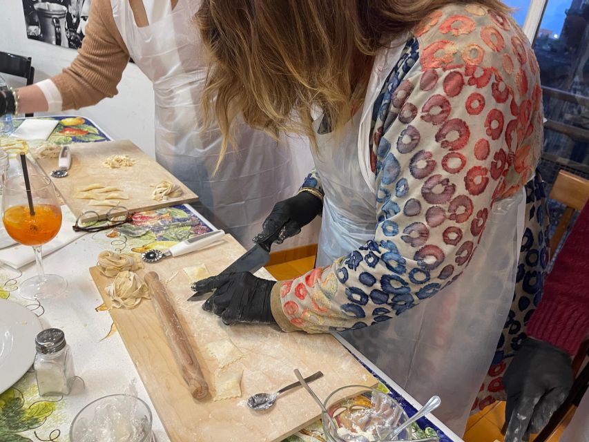 Naples: Pasta Cooking Class with Tiramisù and a Drink - What you actually do in two hours