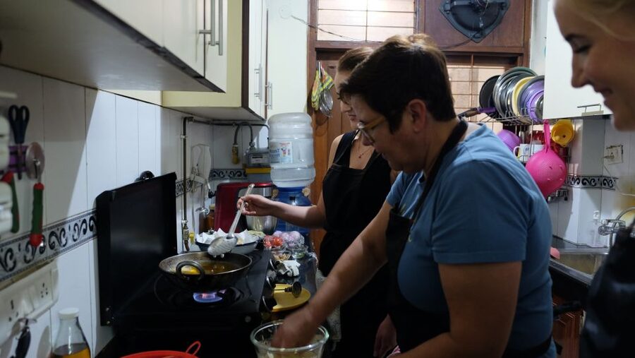 New Delhi: 5-Hour Traditional Cooking Class with Local Chef - Masala chai and a local dessert