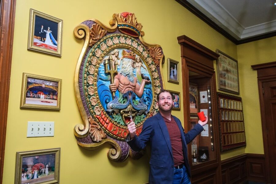 New Orleans: Cooking Class & Cocktail Walking Tour - Historic bars, changing stops, and the walking pace