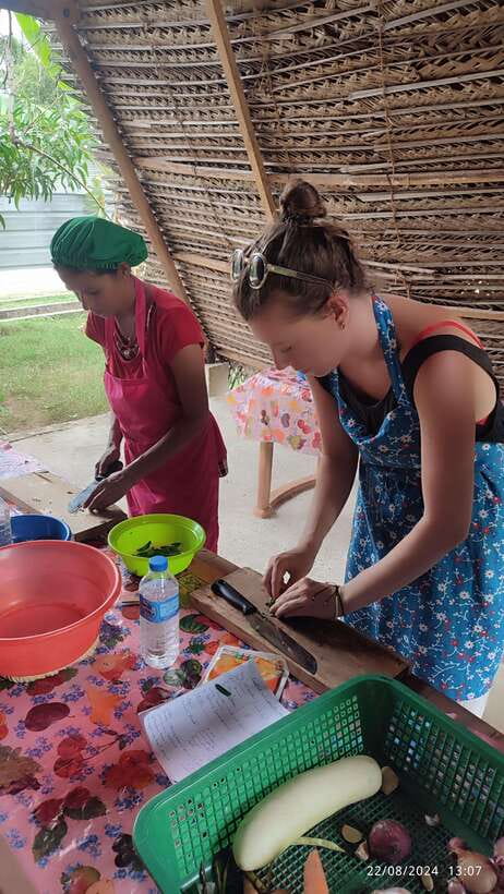 Nilaveli: Sri Lankan Cooking Class with a Local Family - Cooking over firewood and wood stoves