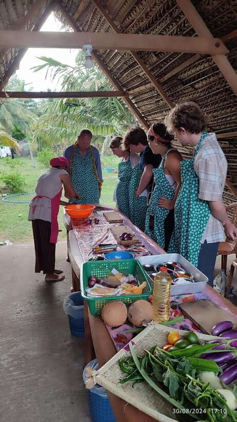 Nilaveli: Sri Lankan Cooking Class with a Local Family - Meeting Nimali and entering a family kitchen