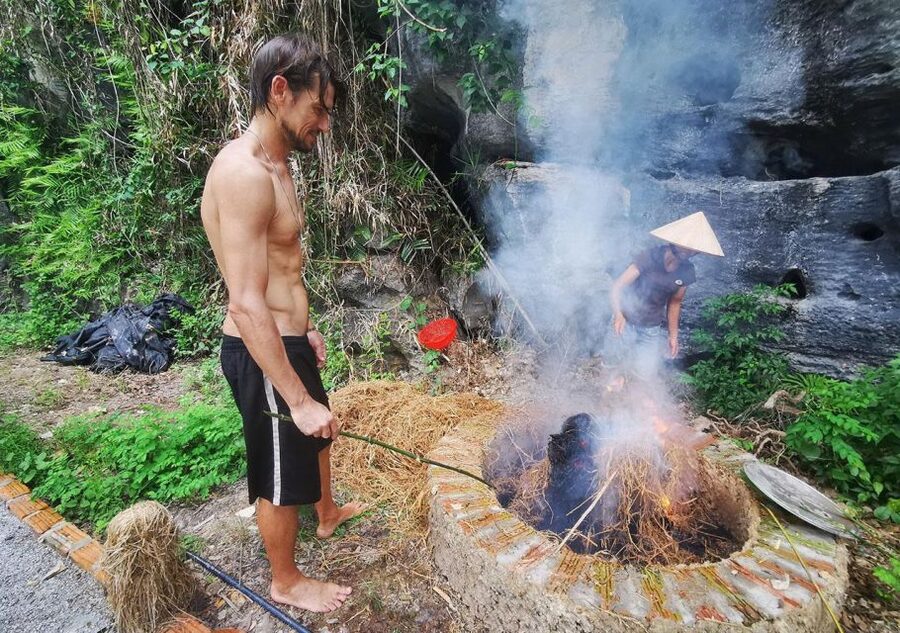 Ninh Binh cooking class at Buffalo Cave - Getting to the signboard from Tam Coc
