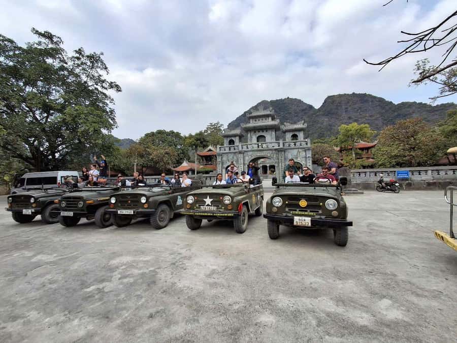 Ninh Binh Jeep Adventure: Temples, Lotus, Fishing & Cooking - Bich Dong Pagoda and its uphill walk
