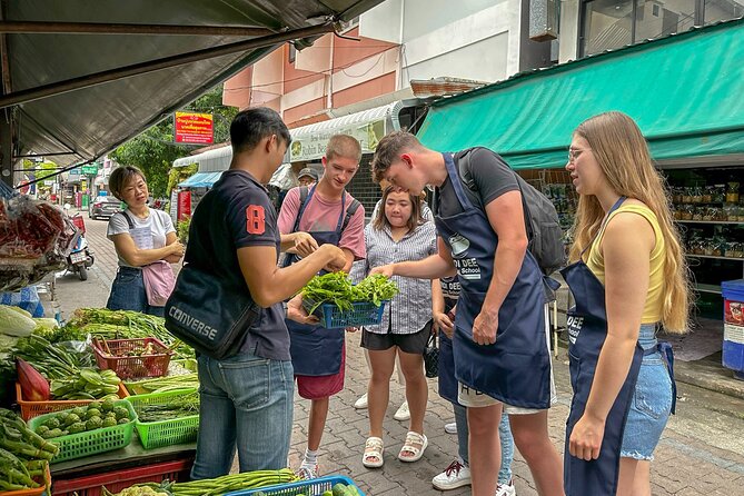Northern Thai Cooking Experience in Chiangmai - Learning two versions of Khao Soi