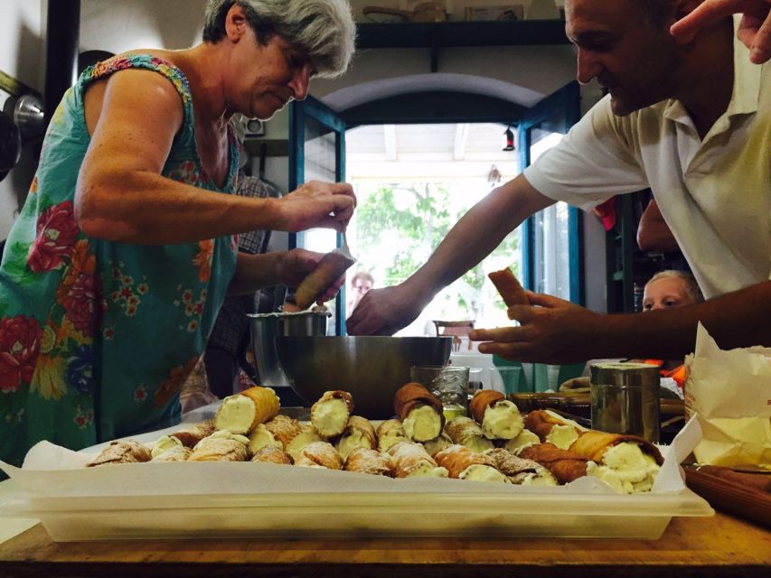 Noto: Highlights Experience tour Cooking from Farm to Fork - A private lesson with Rabbi and Giusi