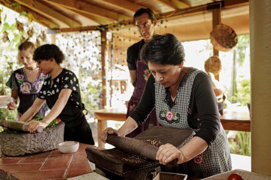 Oaxaca de Juarez: Traditional Oaxacan Cooking Class - Mezcal, chocolate, and Oaxacan snacks