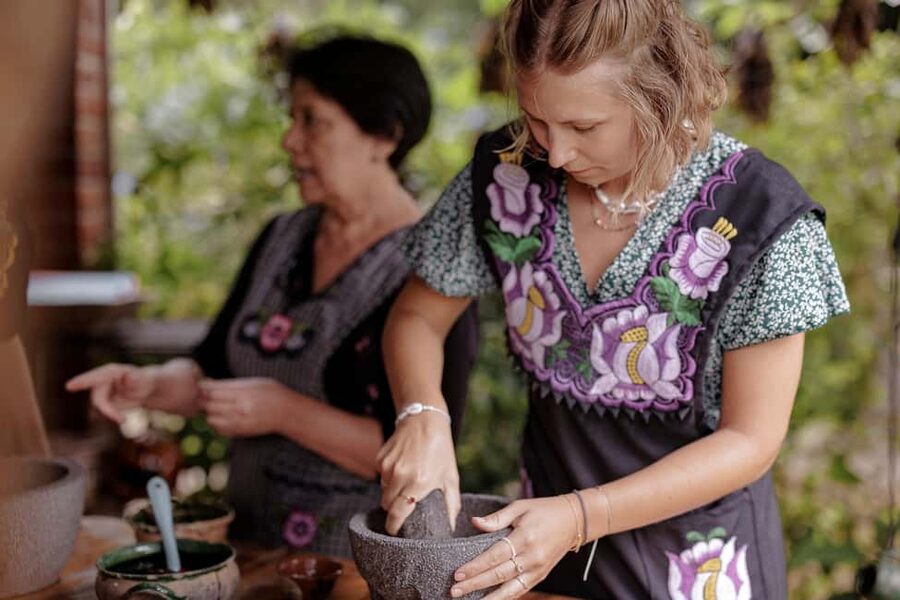 Oaxaca de Juarez: Traditional Oaxacan Cooking Class - Who may want a different Oaxaca food experience