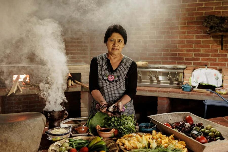Oaxaca de Juarez: Traditional Oaxacan Cooking Class - Corn, comals, and the work of the metate