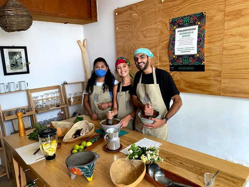 Oaxaca: Vegetarian Cooking Class - Cooking with ingredients you just selected
