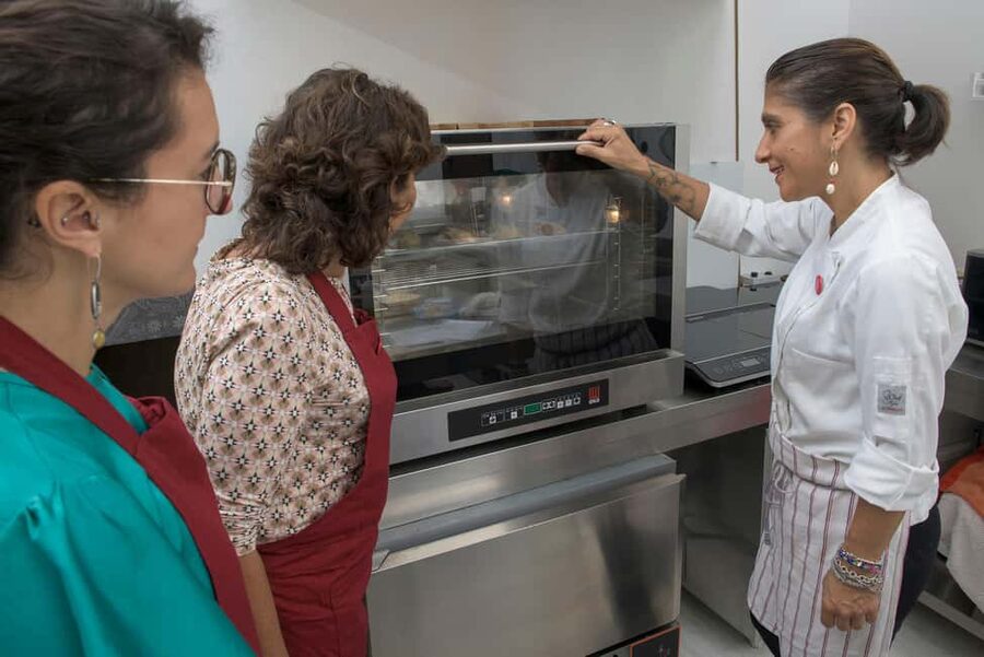 only in ITALIAN - International aperitif + cooking class in Italian - A chi lo consiglio e a chi no
