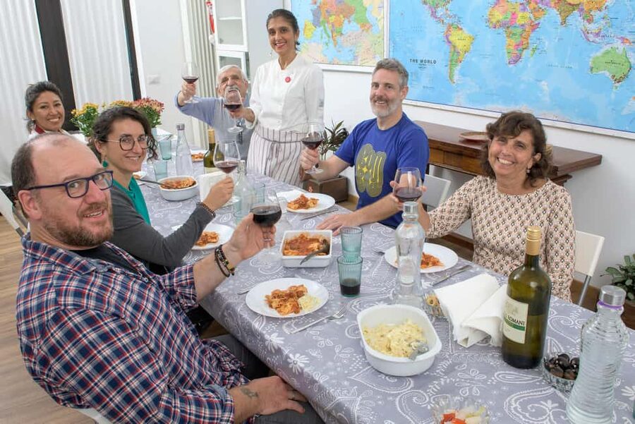 only in ITALIAN - International aperitif + cooking class in Italian - Quanto vale il prezzo di 49 dollari