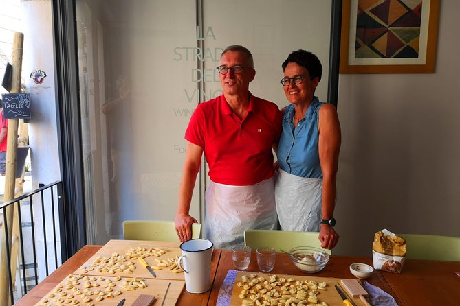 Orecchiette Cooking Class and Wine Pairing in Lecce - What the two-hour schedule feels like