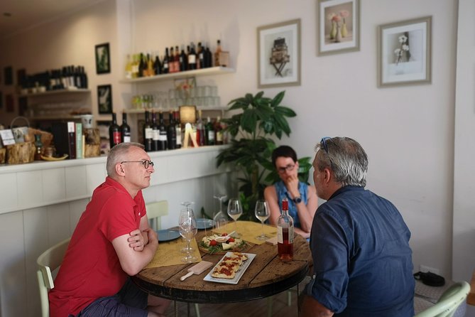 Orecchiette Cooking Class and Wine Pairing in Lecce - The setting and the social side
