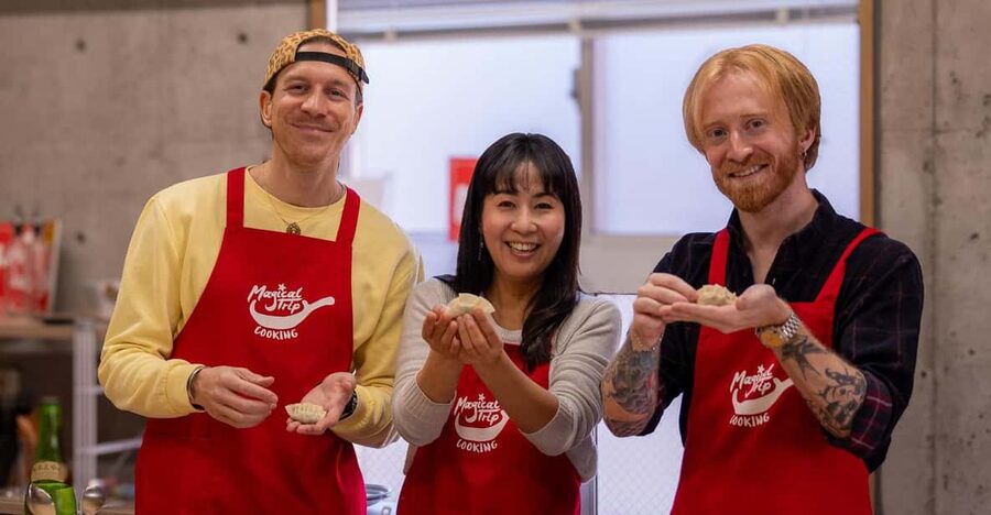 Osaka: Cooking Class & Sake Tasting with Local Market Visit - Making okonomiyaki the Osaka way