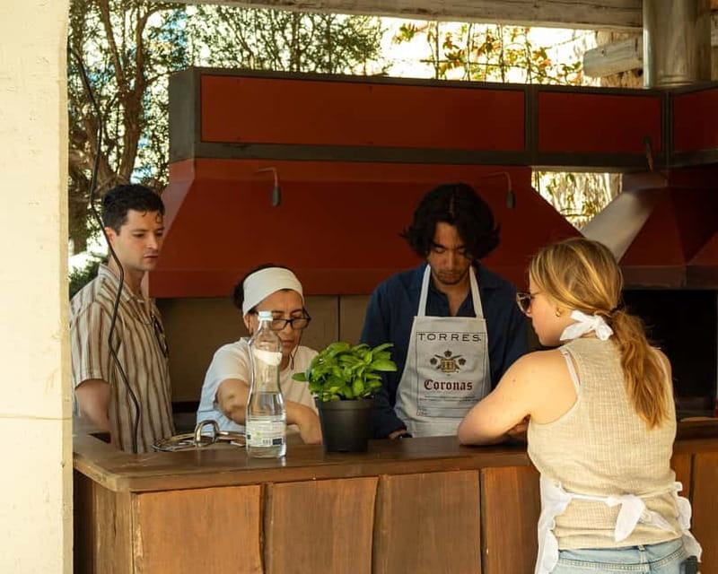 Ostuni: Orecchiette in a masseria - pasta making and tasting - Making pasta in Masseria Casina Vitale