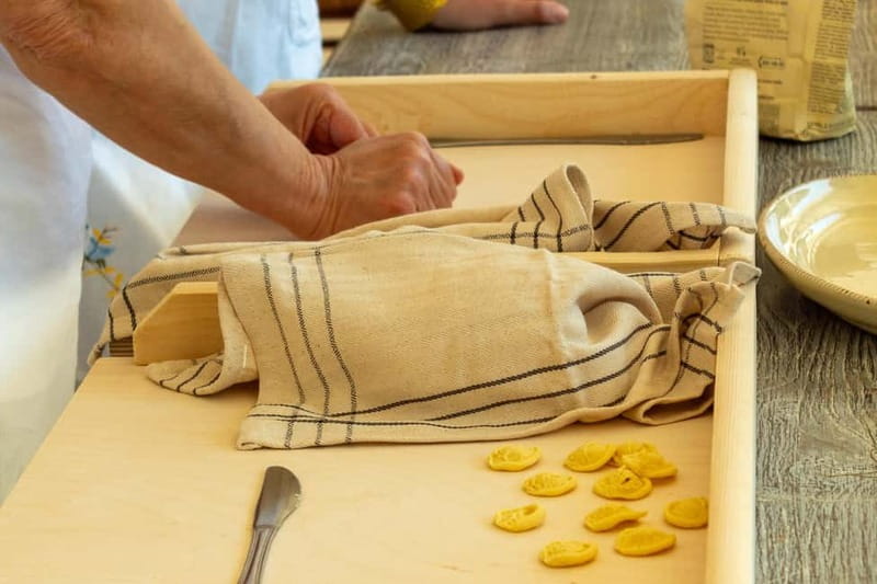 Ostuni: Orecchiette in a masseria - pasta making and tasting - From flour to the first orecchiette