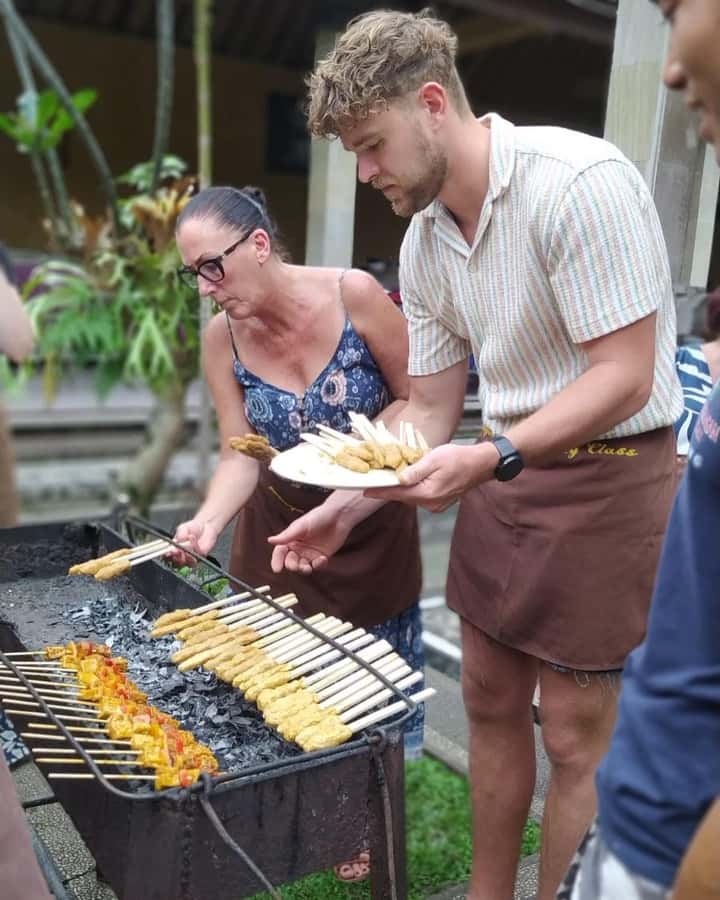 packages cooking class and romantic dinner in a local home - The practical side of a five-hour evening