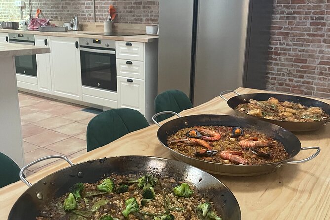 Paella and Burnt Basque Cheesecake Cooking Class (in Bilbao) - Mikel’s teaching style