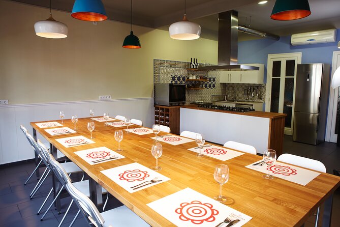Paella Class & Bottomless Wine: Las Ramblas Views - Why the Small Group Matters