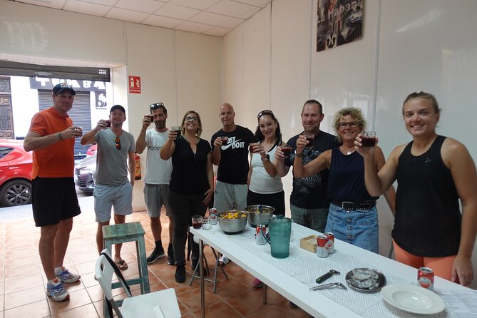 Paella & Sangria Class with Tapas and Market Visit - How much participation should you expect?