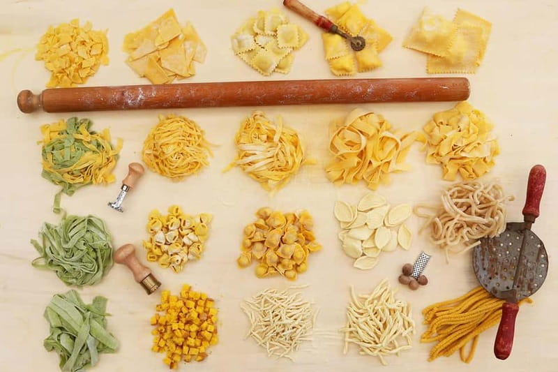 Palermo: Italian Cooking MasterClass with Food & Wine - Choosing pasta and building the sauce