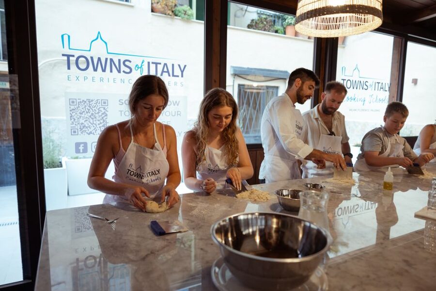 Palermo: Pizza and Gelato Cooking Class with Dinner and Wine - Why Palermo’s sfincione makes this class different