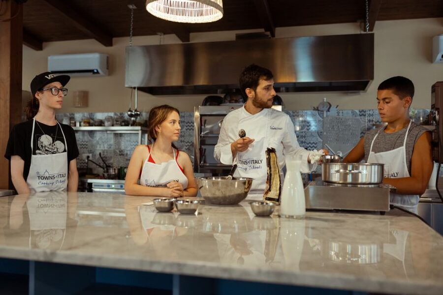 Palermo: Pizza and Gelato Cooking Class with Dinner and Wine - Stretching dough with a pizzaiolo