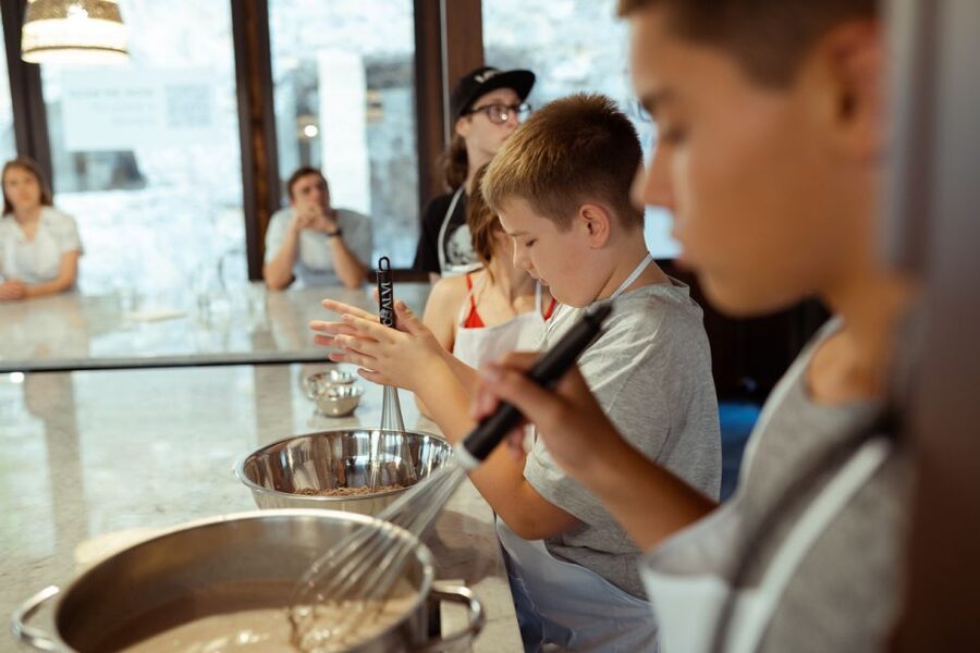 Palermo: Pizza and Gelato Cooking Class with Dinner and Wine - Dinner, wine, and the payoff