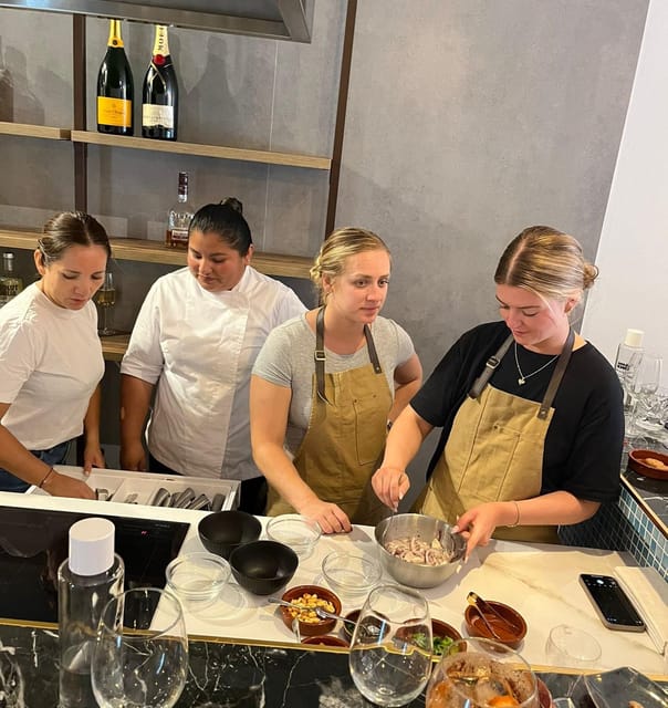 Palma: Mediterranean Cooking Class with Drinks - Cooking Mediterranean food at Omare in Palma